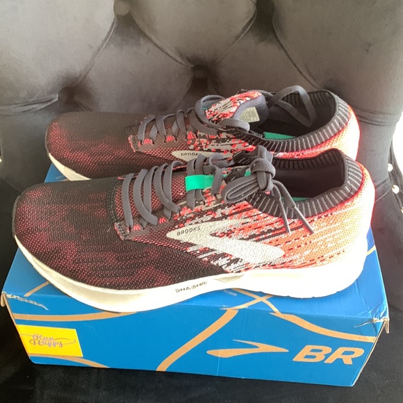 Brooks women shoes. Size 10.5, new , comfy. Pink/silver/black. They’re a steal. - Picture 3 of 11